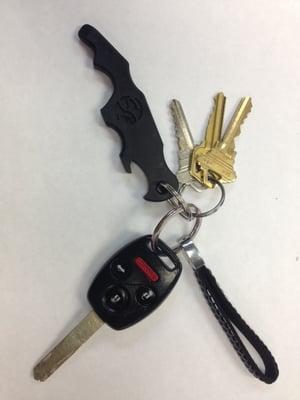 Black ScratcherBuddy on keychain.