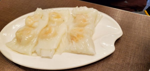 Steamed shrimp rice rolls