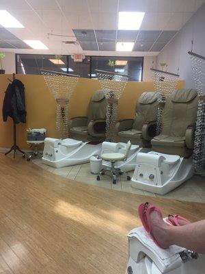 Pedicure stations (with massage chairs)