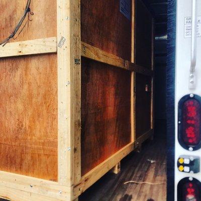 1 CRATE CRATE 2008LBS. 
227 x 122 x 187 cm 
Atlanta, GA to Nashville, TN