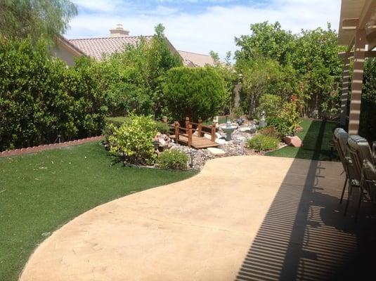 This 2 bedroom with a Den has a beautiful back yard and all the amenities of living in Sun City.