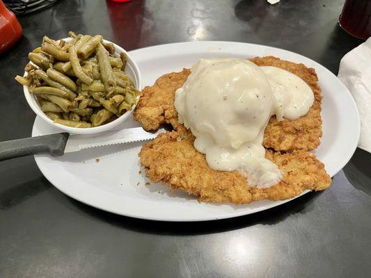 Tenderloin Manhattan (breaded)  and green beans