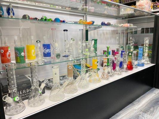 WE HAVE THE BEST WATER PIPES! COME SHOP WITH US :)