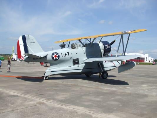 Warbird US Navy Biplane "Candy Clipper" N214N