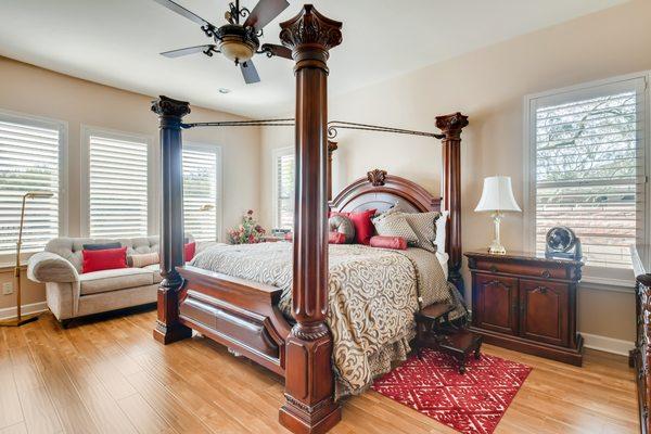 Spacious Bedroom - plus sitting area