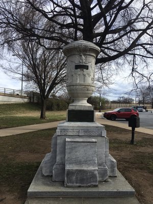 The Cuban-American Friendship Urn