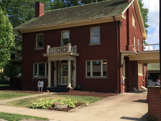 Our Office on the corner of East Grandview and Main St.  Parking right out front!