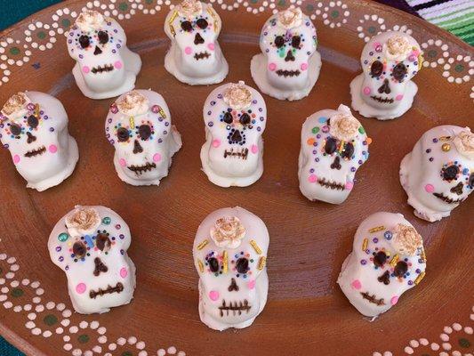 Skull cake pops