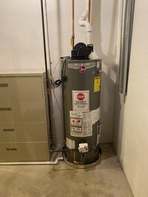 Power vented water heater