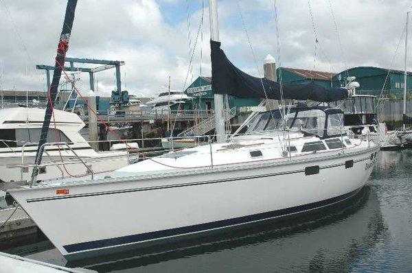 CHARTER - 37' Hunter - Find a nice quiet cove, drop the hook and ENJOY THE PEACE AND QUIET!