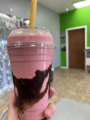 Red Velvet Oreo Shake