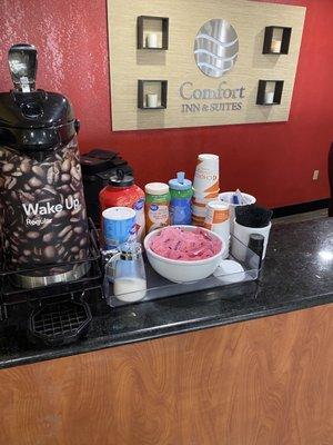 Generic creamer with awkward setup. Breakfast was in two bowls next to this. Little donuts and frozen breakfast sandwiches.