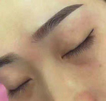 Semi-permanent eyebrow looks absolutely nature like your own eyebrow!