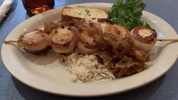 Fresh scallops with home made onion-bacon jam