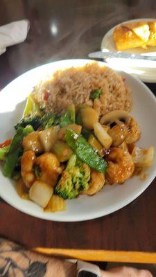 Shrimp and mixed vegetables lunch special