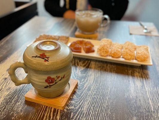 Persimmon Leaf Tea and Korean Cookie Set