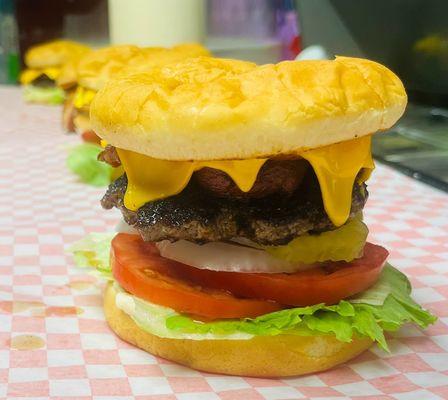 Famous Bacon Cheeseburger