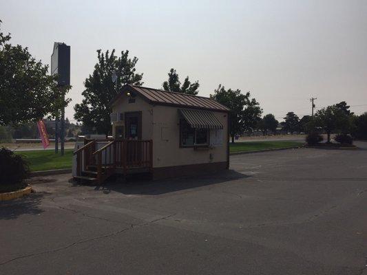 Coffee stand with drive thru on one side and walk up on opposite site