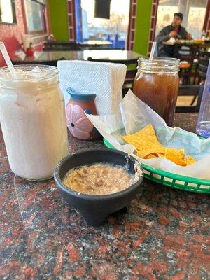 Horchata and Tamarindo drinks