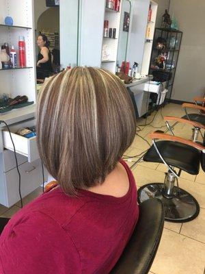 Professional bob cut !!! As you blow dry it will curve in by itself !!!