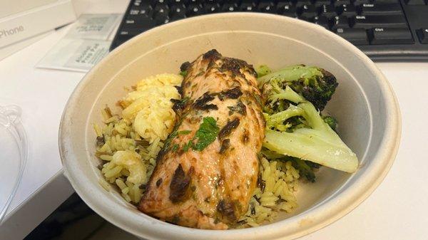 Salmon rice and broccoli