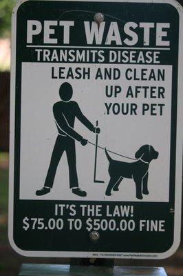 City of Murphy Pet Waste Ordinance Sign. Photo by Happy Tails Pet Pal, LLC.