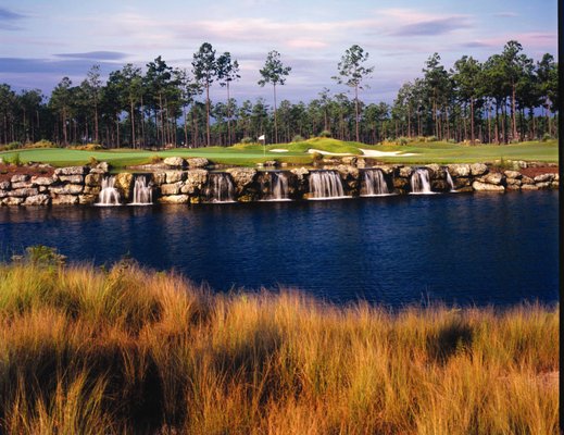 Par 4 18th hole at Leopard's Chase