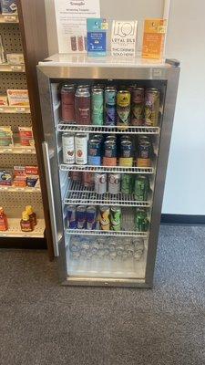 Oakhurst pharmacy has cold drinks to go!