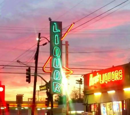 Mike's Liquor heading south on Rosemead Blvd.