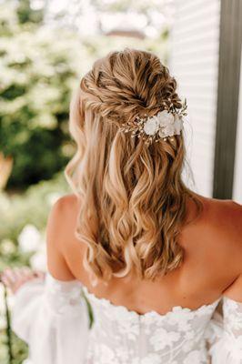 Dimensional blonde highlights and bridal style for wedding, hair by Salon Rosé Stylists.