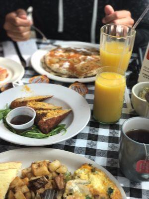 Banana Pancakes, Mushroom omelette, chicken and waffle rolz and Mimosas! It was great!