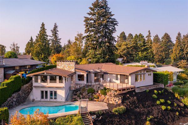 9843 Mercerwood Dr | Mercer Island | 
 2 bed | 2.25 bath | 
 $2,999,975