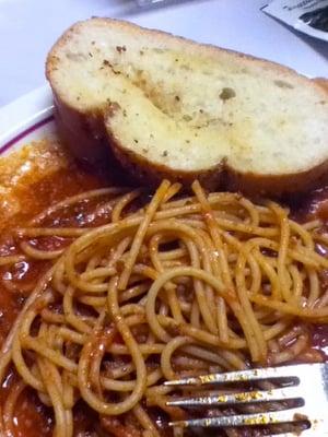 Spaghetti dinner w garlic bread