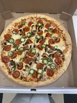 Pepperoni mushrooms and jalapeños pizza