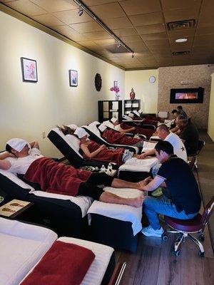 Bigfoot reflexology is the best choice for family and friends gatherings.