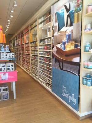 Mansfield Yankee Candle -- Mansfield Crossing : 280 School Street, Mansfield            Interior