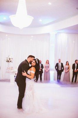 Newlyweds Dancing on a Cloud | Francielle Santo Photography