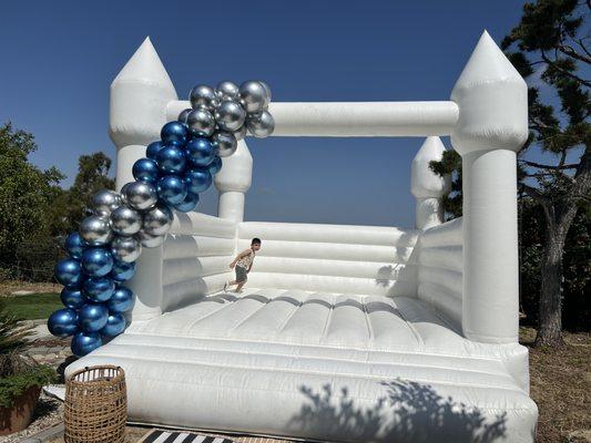 Now offering ballon garlands