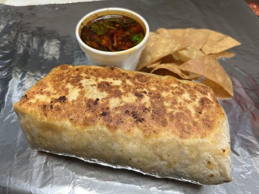 Burrito de birria. Con consomé