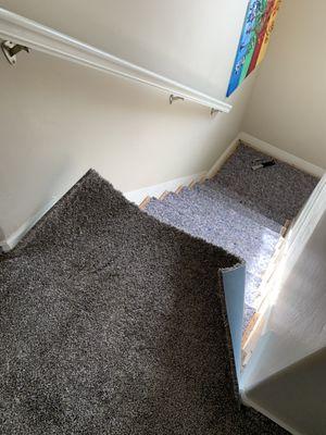 Installing the carpet on the stairs