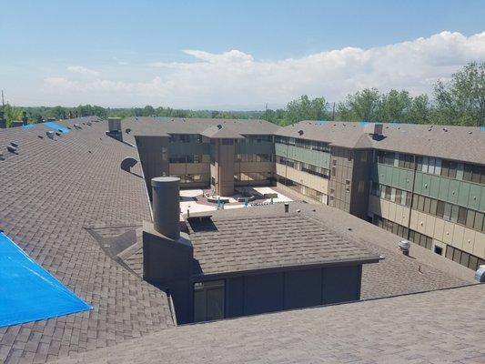 Apartment building roof replacement