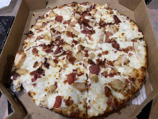 Medium chicken bacon ranch pizza