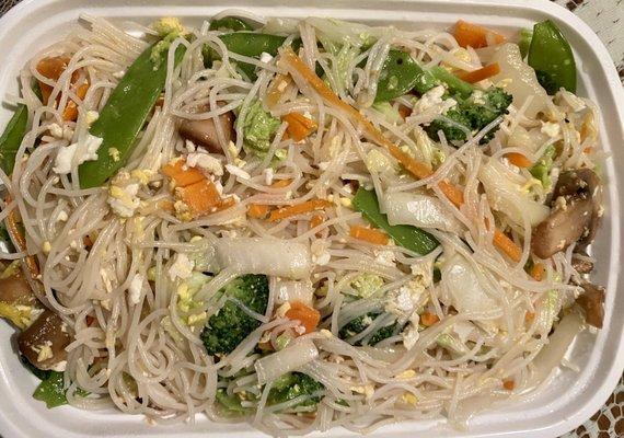 Vegetable Mei fun. Very good and highly recommend. Very similar to Filipino pancit. Noodles are nice and thin.