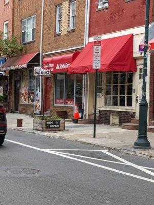 Lenny's Shoe Shine location.