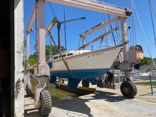 Launching Catalina 27.