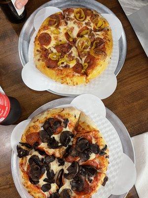 Top: pepperoni banana peppers  Bottom: pepperoni (extra) mushrooms