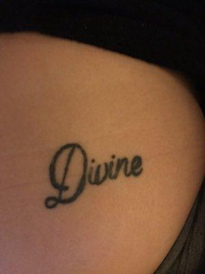 Divine fucked up lines look at the D and the e !! Worst than amateur