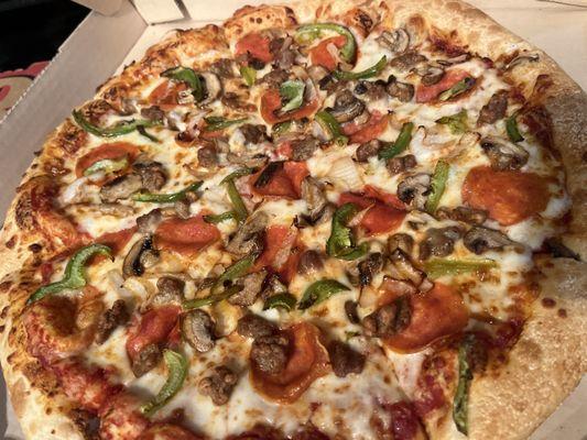 14" Supreme Pizza - wow -overpriced!!