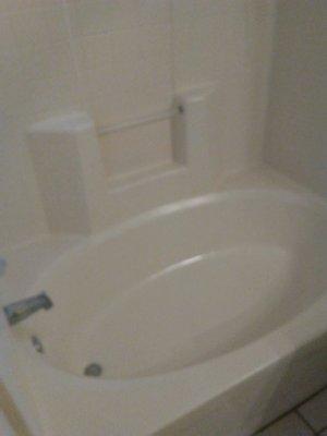 Bathtub is finished and the fiberglass repairs are not noticeable at all