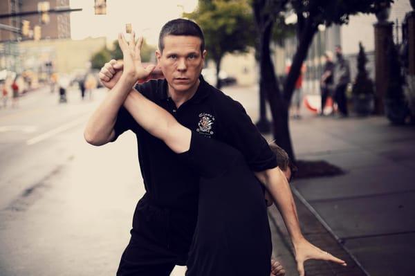 This is our Head Instructor Richard Clear demonstrating a technique from Silat called hands-free holds...